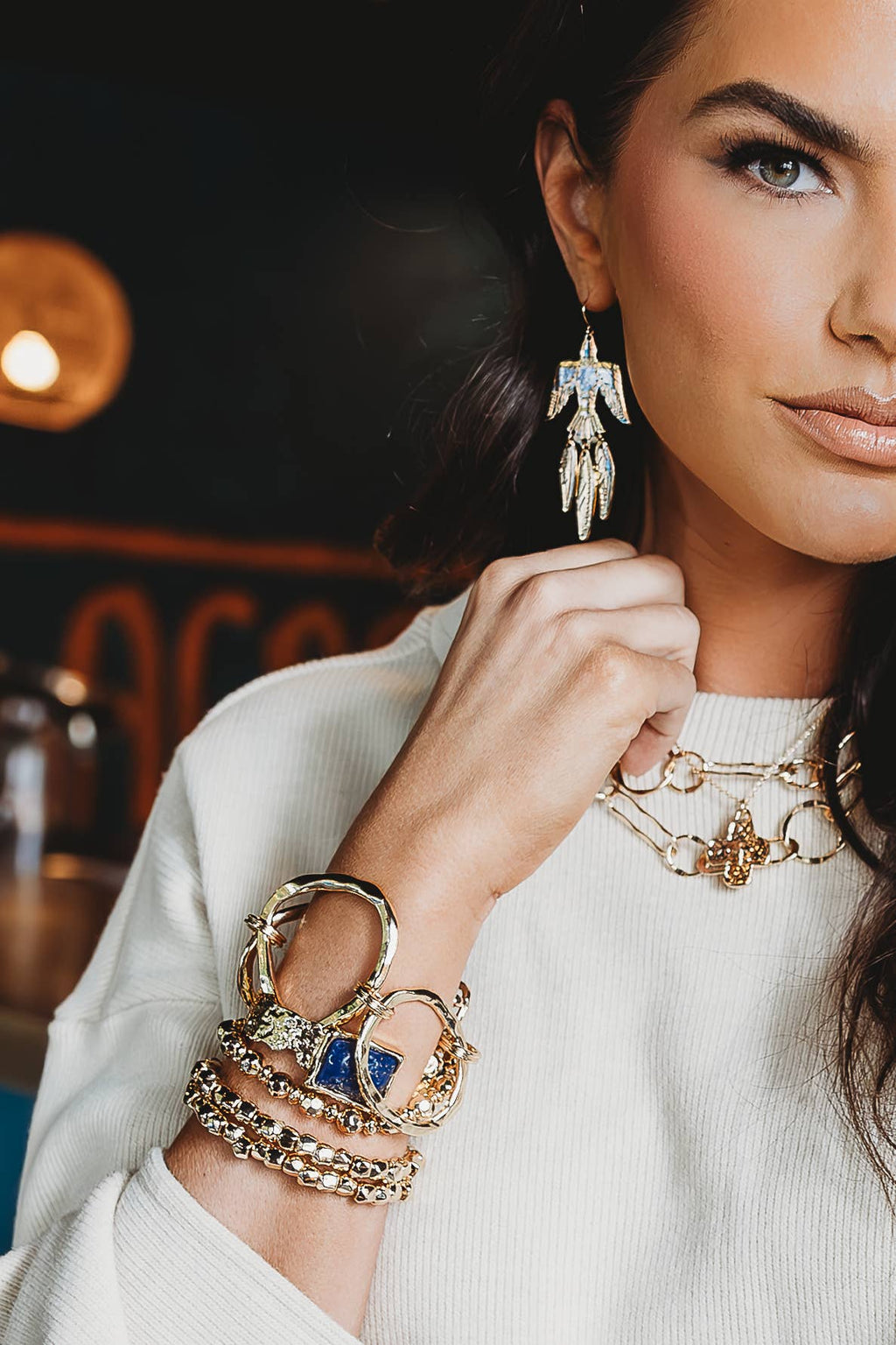 Leslie Curtis - 0731 Darby - hammered gold circle link 7", with 1.5" extender